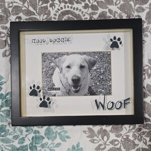 Malden Black and White Dog Frame